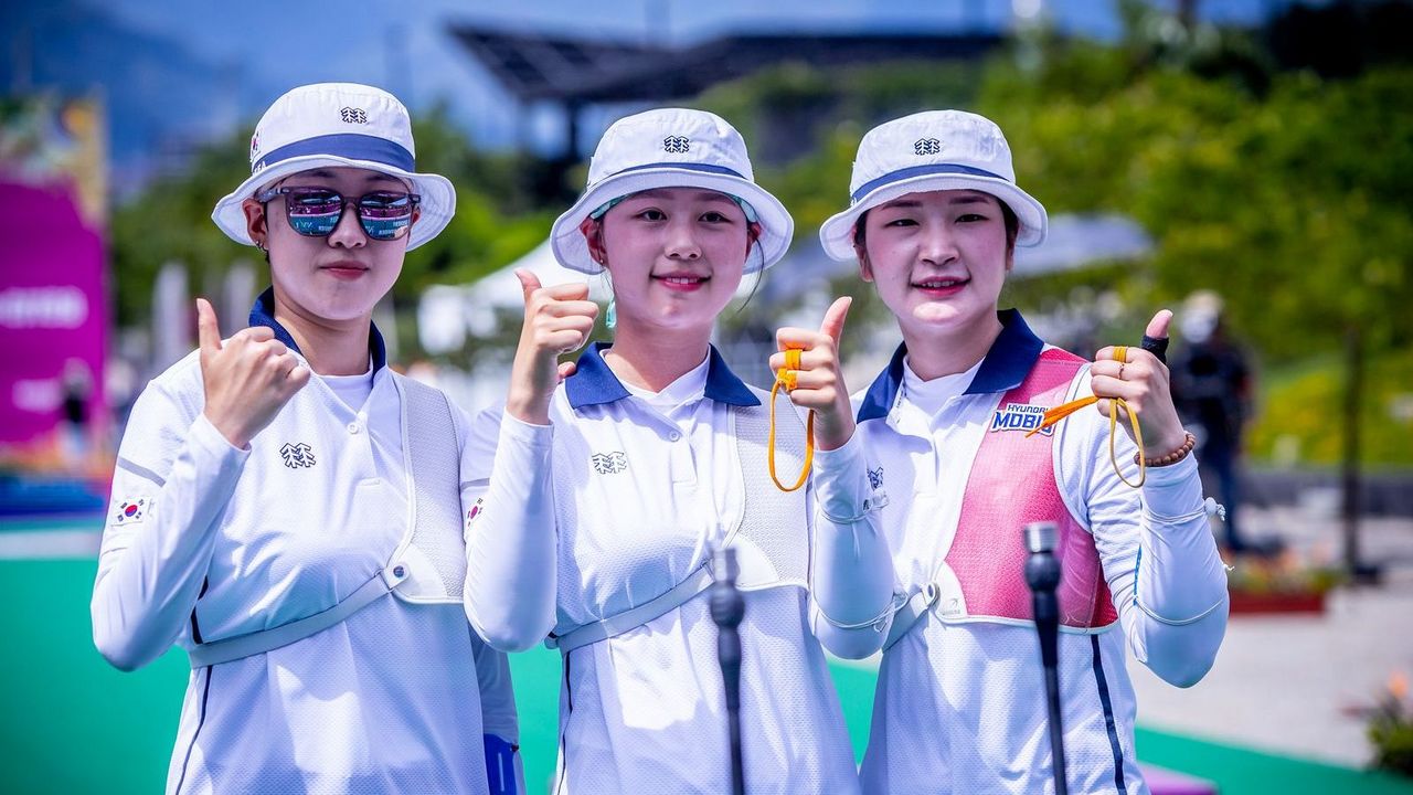 Foto: World Archery / Ein gewohntes Bild: Die koreanischen Frauen in der Siegerpose, hier beim letzten Weltcup in Medellin/COL.