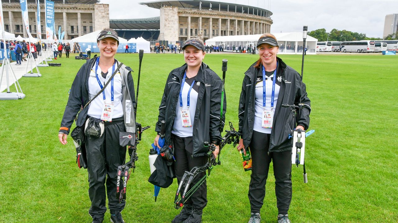 Foto: Eckhard Frerichs / Die deutschen Compounderinnen Julia Böhnke, Jennifer Walter und Katharina Raab (v.l.) überzeugten und gehen als Acht in den Teamwettkampf.