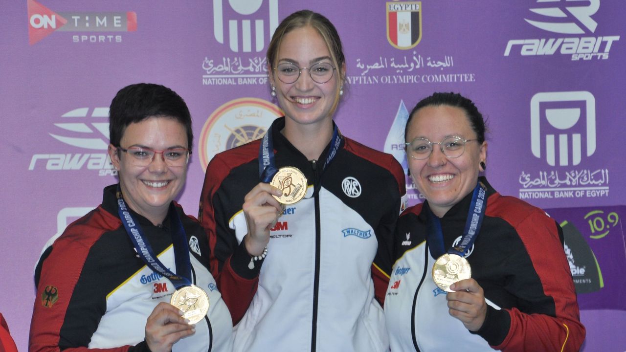 Foto: Harald Strier / Gold-Jubel bei Lisa Müller, Anna Janßen und Jolyn Beer.