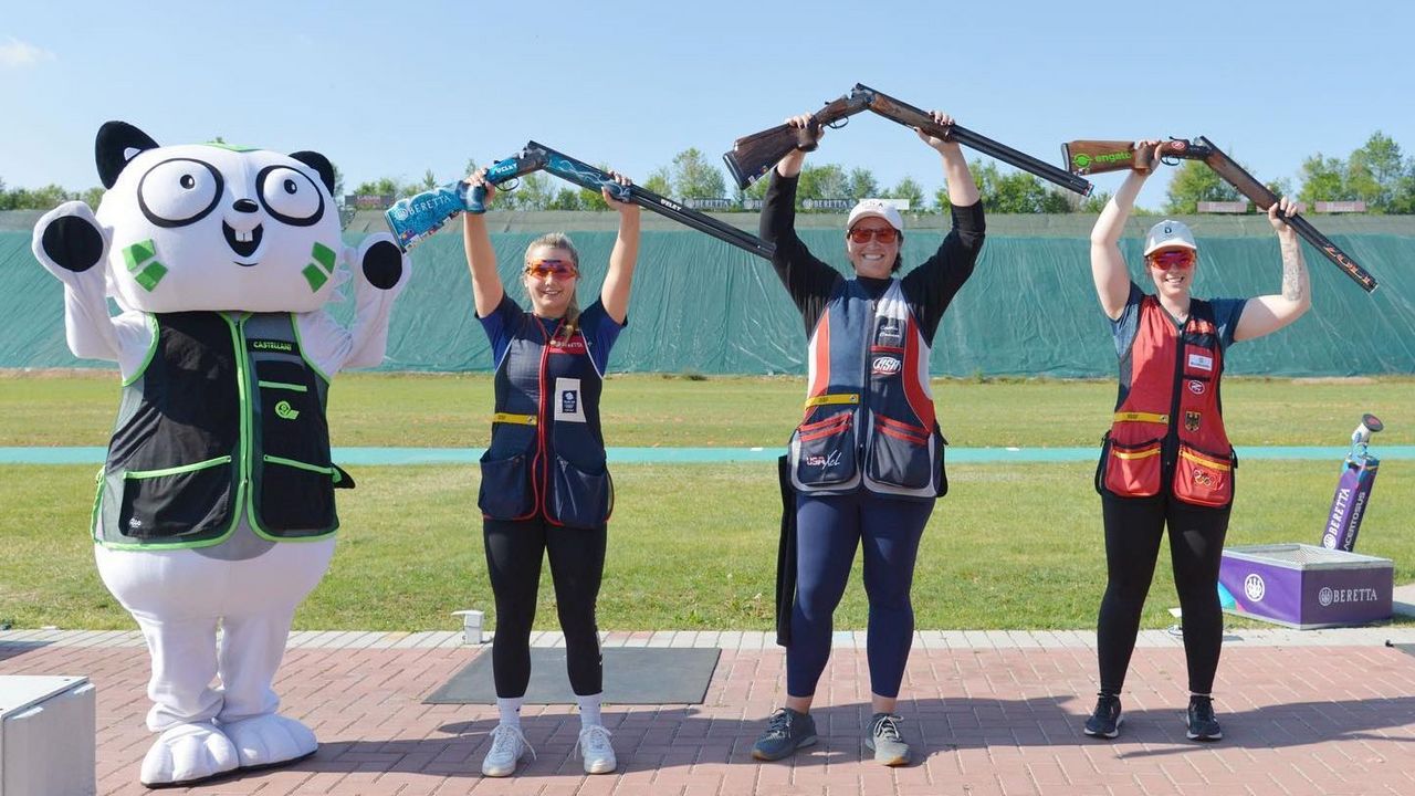 Foto: Trap Concaverde / Hoch die Waffen! Und Nadine Messerschmidt als Bronzemedaillengewinnerin (rechts) dabei.