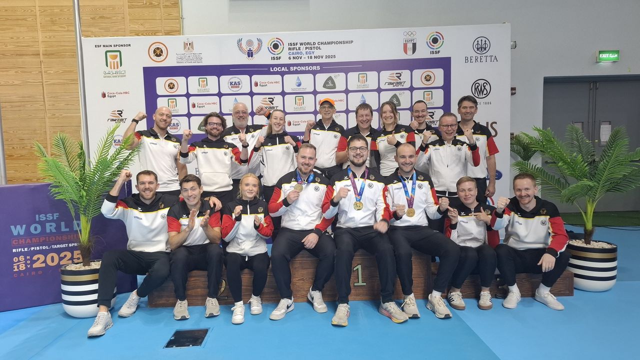 Foto: DSB / Das deutsche Schnellfeuerpistolenteam wird Weltmeister in Kairo.