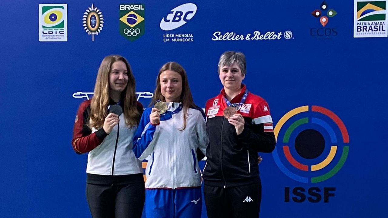 Foto: DSB / Zunächst gewann Doreen Vennekamp mit der Sportpistole die Silbermedaille.