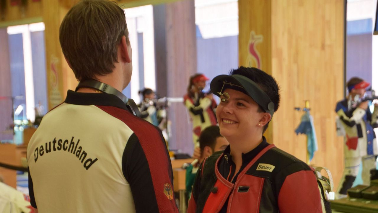 Foto: DSB / Kurze Zeit nach der Enttäuschung konnte Lisa Müller wieder lachen und freute sich über den Quotenplatz mit Co-Trainer Wolfram Waibel.