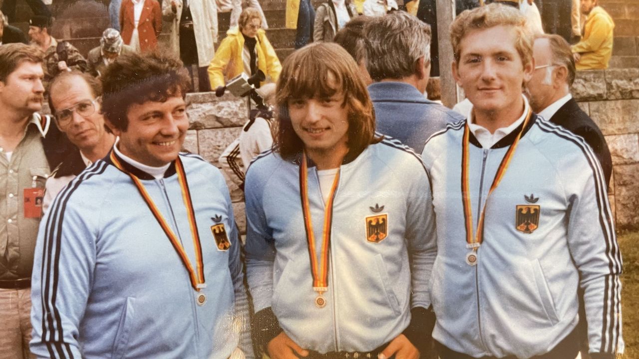 Foto: privat / Glücklich über die sensationelle WM-Silbermedaille: Willi Müller, Harry Wittig und Armin Garnreiter (v.l.). 