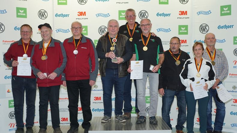 Foto: Philipp Schulz, Westfälischer Schützenbund / Niedersachsen vor Bayern vor Hessen lautete die Reihenfolge in der Teamwertung bei den Senioren III. Foto: Philipp Schulz, Westfälischer Schützenbund / Niedersachsen vor Bayern vor Hessen lautete die Reihenfolge in der Teamwertung bei den Senioren III.