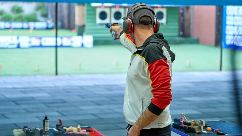 Foto: ISSF / Bärenstark in der Qualifikation und am Ende Siebter in Granada: Schnellfeuerpistolen-Schütze Emanuel Müller.