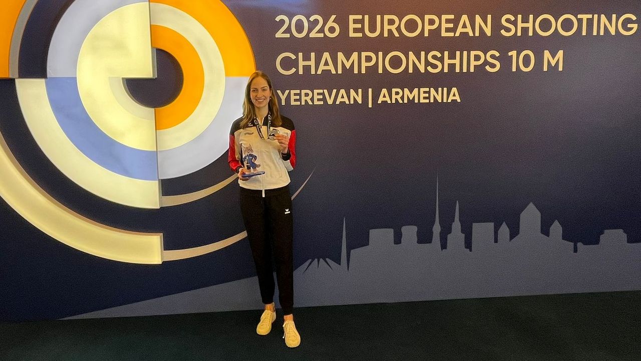 Foto: DSB / Mit etwas Abstand zum Finale konnte sich Anna Janßen sehr über ihre Silbermedaille im Einzel freuen.