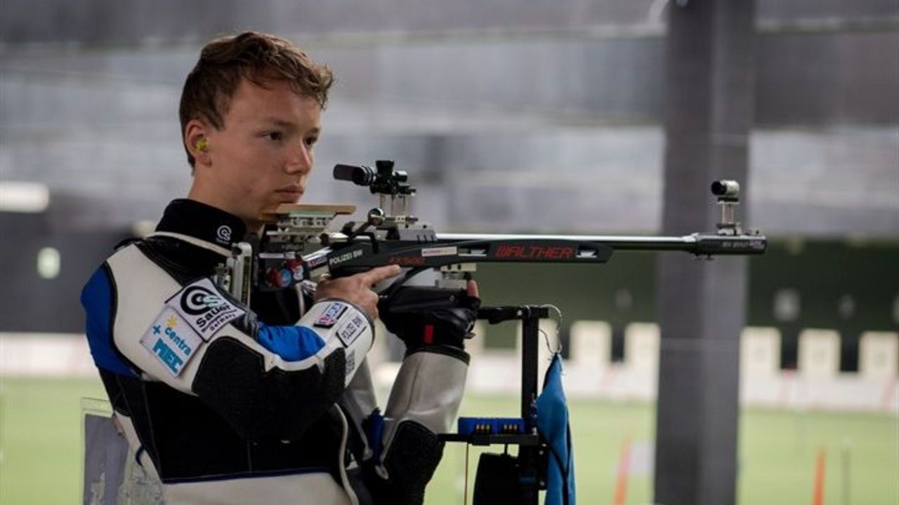 Foto: ISSF / Max Braun kehrte mit mehreren Medaillen von der Junioren-WM in Lima zurück und steht - wie Teamkollegin Larissa Weindorf - seinem Team SSV Kronau endlich zur Verfügung.
