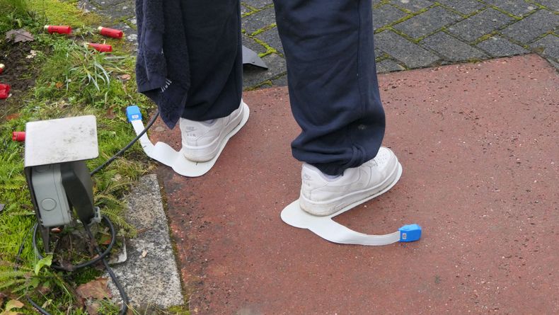 Foto: DSB / Die Sportler stehen auf diesen mit Sensoren ausgestatteten Foto: DSB / Die Sportler stehen auf diesen mit Sensoren ausgestatteten