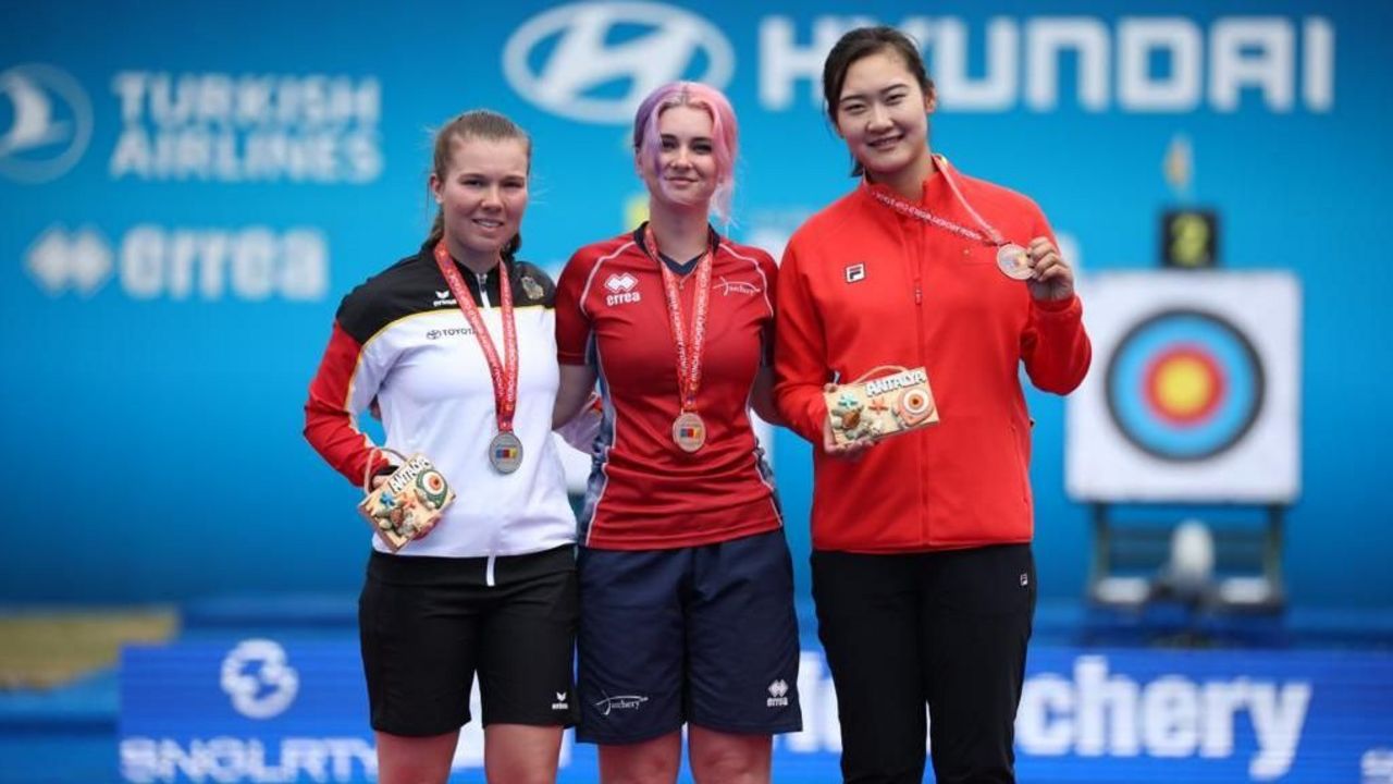 Foto: World Archery / Die Medaillengewinner Recurve-Frauen in Antalya: Elina Idensen, Penny Healey/GBR und Qixuan An/CHN.