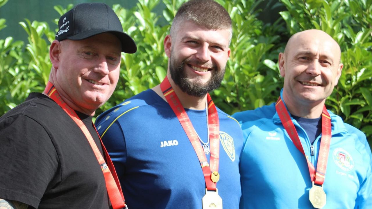 Foto: Martina Brandes / Die Sieger bei den Herren mit dem überragenden Oliver Schulz (Mitte) sowie den Medaillengewinnern Andreas Löw (links) und Evgeni Veith.