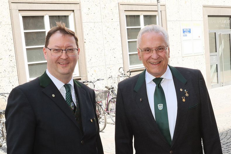 Foto: BSSB / BSSB-Landesschützenmeister Christian Kühn konnte Bayerns Innenminister Joachim Herrmann zum 71. Bayerischen Schützentag begrüßen.
