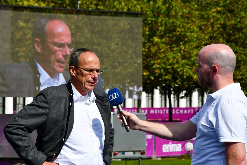 Foto: Eckhard Frerichs / Hessens Innenminister Peter Beuth ist Stammgast bei den Bogenveranstaltungen und stand Moderator Michael Spannaus Rede und Antwort.