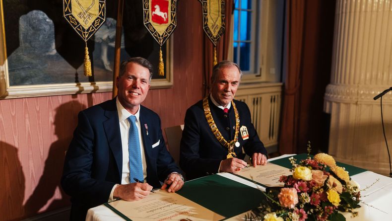 Foto: Sebastian Buff / DSB-Protektor Prinz Hubertus von Sachsen-Coburg und Gotha und DSB-Präsident Hans-Heinrich von Schönfels sind bei der Eröffnungsfeier am 17. Juni in Suhl dabei. Foto: Sebastian Buff / DSB-Protektor Prinz Hubertus von Sachsen-Coburg und Gotha und DSB-Präsident Hans-Heinrich von Schönfels sind bei der Eröffnungsfeier am 17. Juni in Suhl dabei.