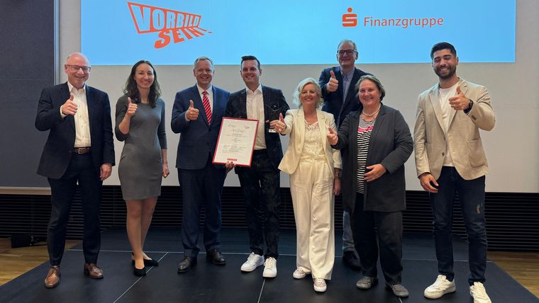 Foto: BSV / Daumen hoch für Dominic Merz als ein Vorbild 2024 in Baden-Württemberg.