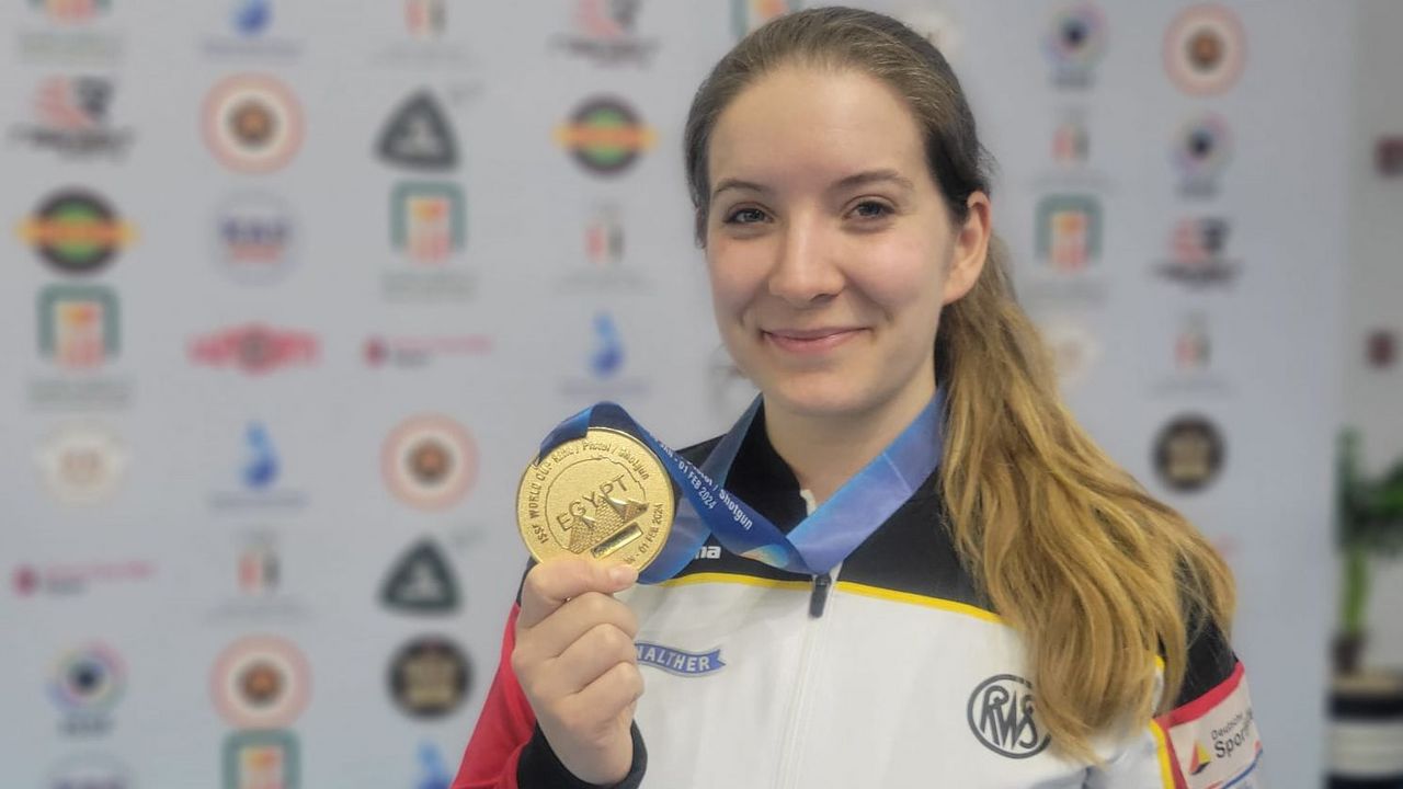 Foto: Monika Karsch / Steht ihr gut! Doreen Vennekamp mit der Goldmedaille für den Weltcupsieg in Kairo.