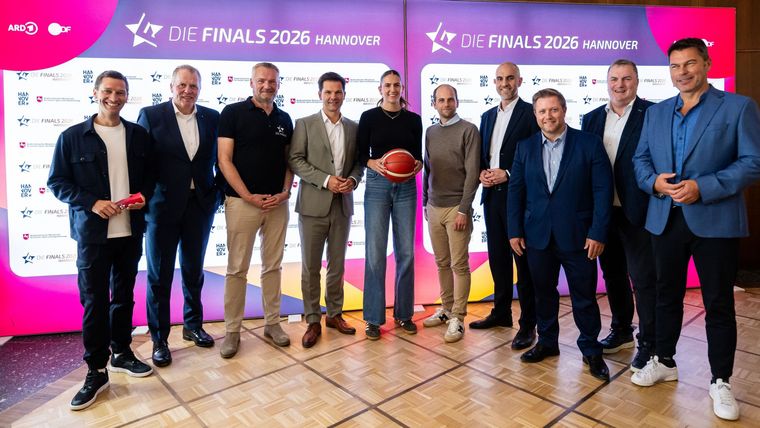 Foto: City-Press Berlin / Die Teilnehmer an der Pressekonferenz in Hannover, unter ihnen DSB-Bundesgeschäftsführer Jörg Brokamp (2.v.l.), freuen sich auf die kommende Auflage von Die Finals in der niedersächsischen Landeshauptstadt.
