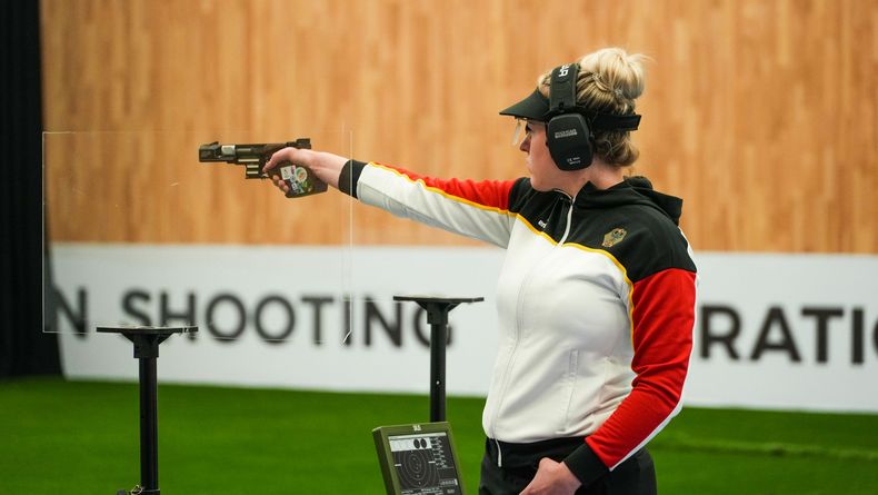 Foto: ISSF / Nach Babypause zurück: Josefin Eder nimmt in München an der EM-Qualifikation mit der Sportpistole teil.
