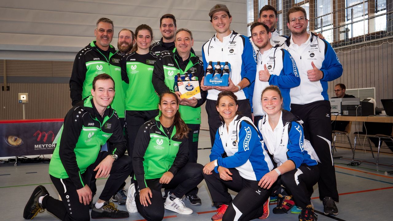 Foto: Michael Jupke / Zwei Teams, die bislang Spaß machen: Der SV Hubertus Hitzhofen-Oberzell (grün) und der SV Kelheim-Gmünd.