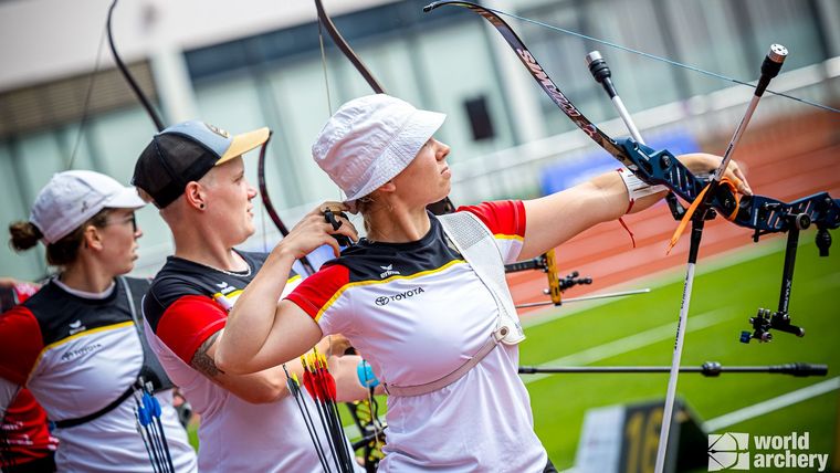 Foto: WA / Das Frauen-Trio Elisa Tartler, Michelle Kroppen und Elina Idensen (v.l.) belegte im Team-Wettbewerb in Shanghai den siebten Platz.