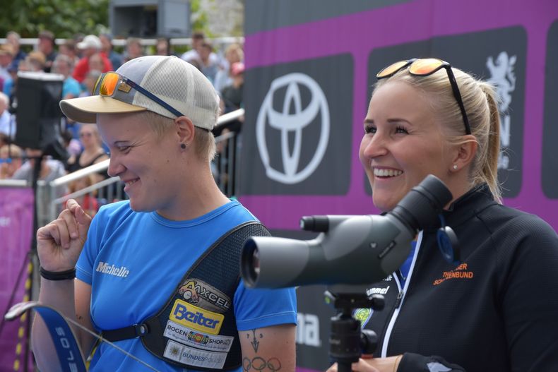 Foto: Eckhard Frerichs / Ein überragendes Team im Goldfinale: Michelle Kroppen (links) und Katharina Bauer (rechts), als Coach