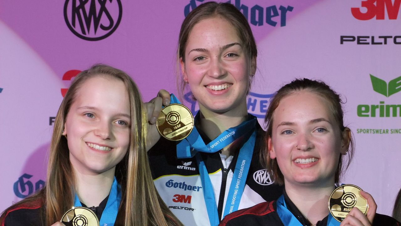 Foto: Michael Eisert / Anna Janßen, Melissa Ruschel und Larissa Weindorf sicherten sich Gold in der Mannschaftswertung und den Junioren-Weltrekord.