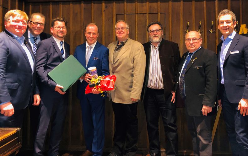 Foto: DSB / Große Teile des Präsidiums waren bei der Feier zum 60. Geburtstag von Hans-Heinrich von Schönfels dabei. Foto: DSB / Große Teile des Präsidiums waren bei der Feier zum 60. Geburtstag von Hans-Heinrich von Schönfels dabei.