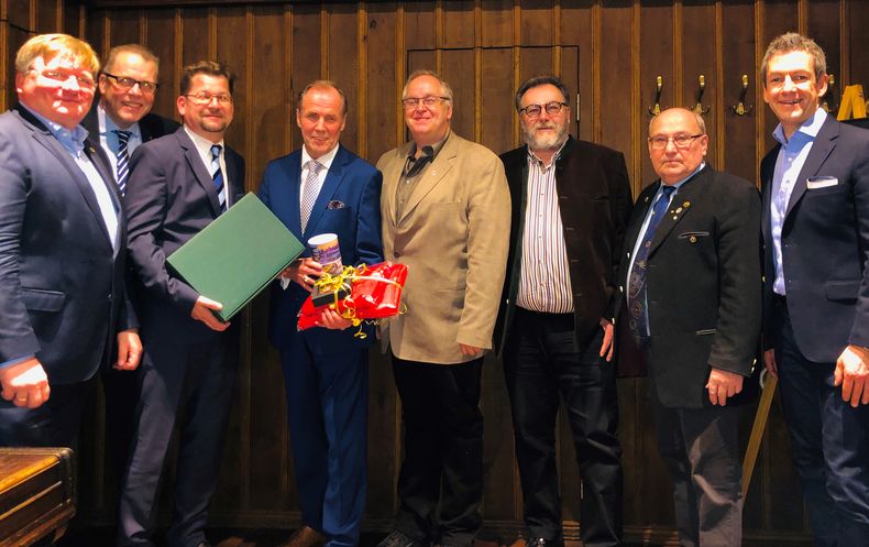 Foto: DSB / Große Teile des Präsidiums waren bei der Feier zum 60. Geburtstag von Hans-Heinrich von Schönfels dabei.