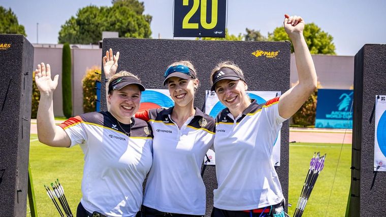Foto: World Archery / Sorgten für einen überraschenden Bronze-Coup: Jennifer Walter, Marie Marquardt und Katharina Raab.