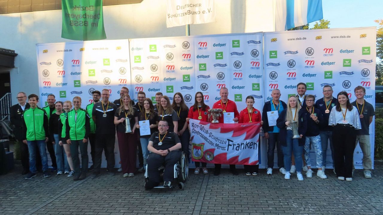 Foto: Norbert Zimmermann / Nach den Wettkämpfen stellten sich einige der erfolgreichen Teams für ein Gruppenfoto auf.