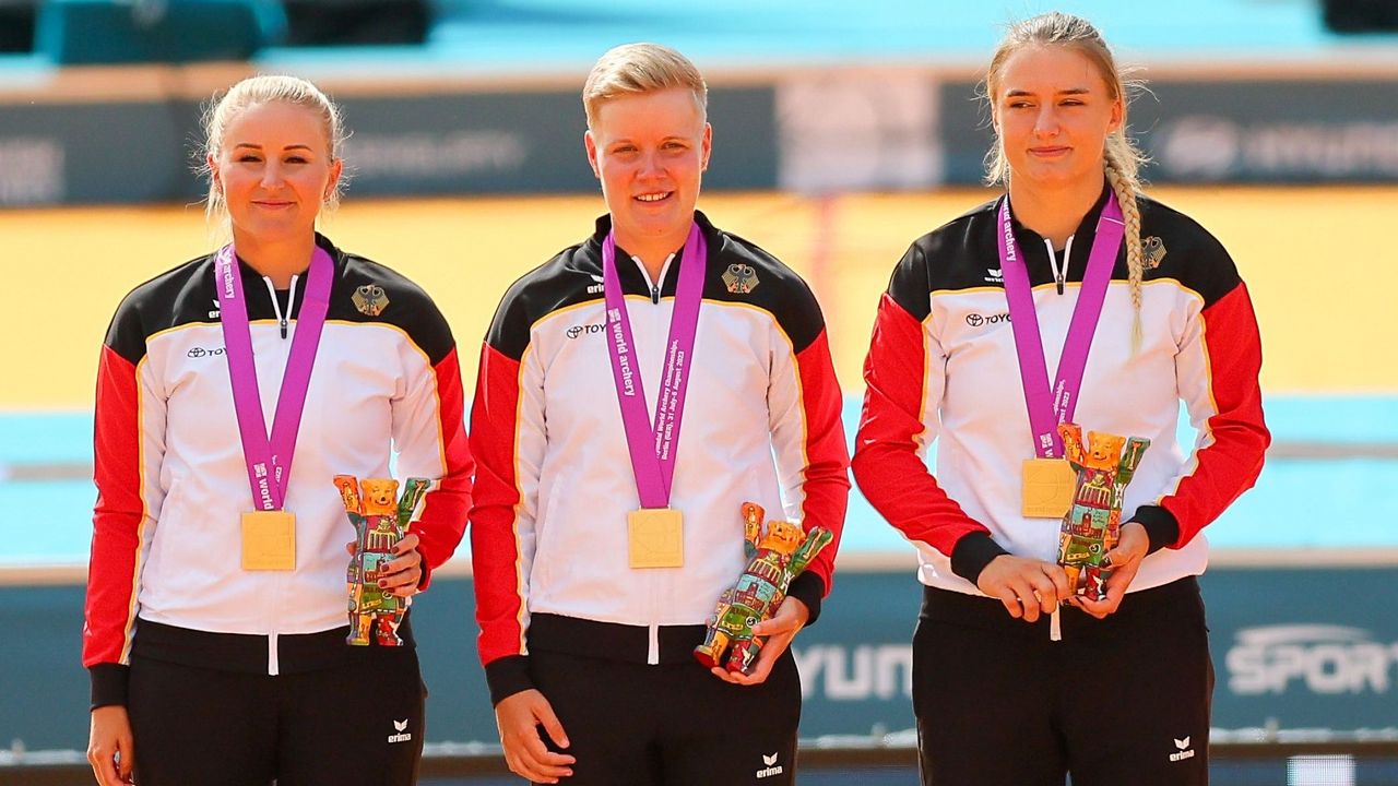 Foto: Gabor Krieg / Schrieben bei der WM in Berlin Geschichte: Katharina Bauer, Michelle Kroppen und Charline Schwarz.