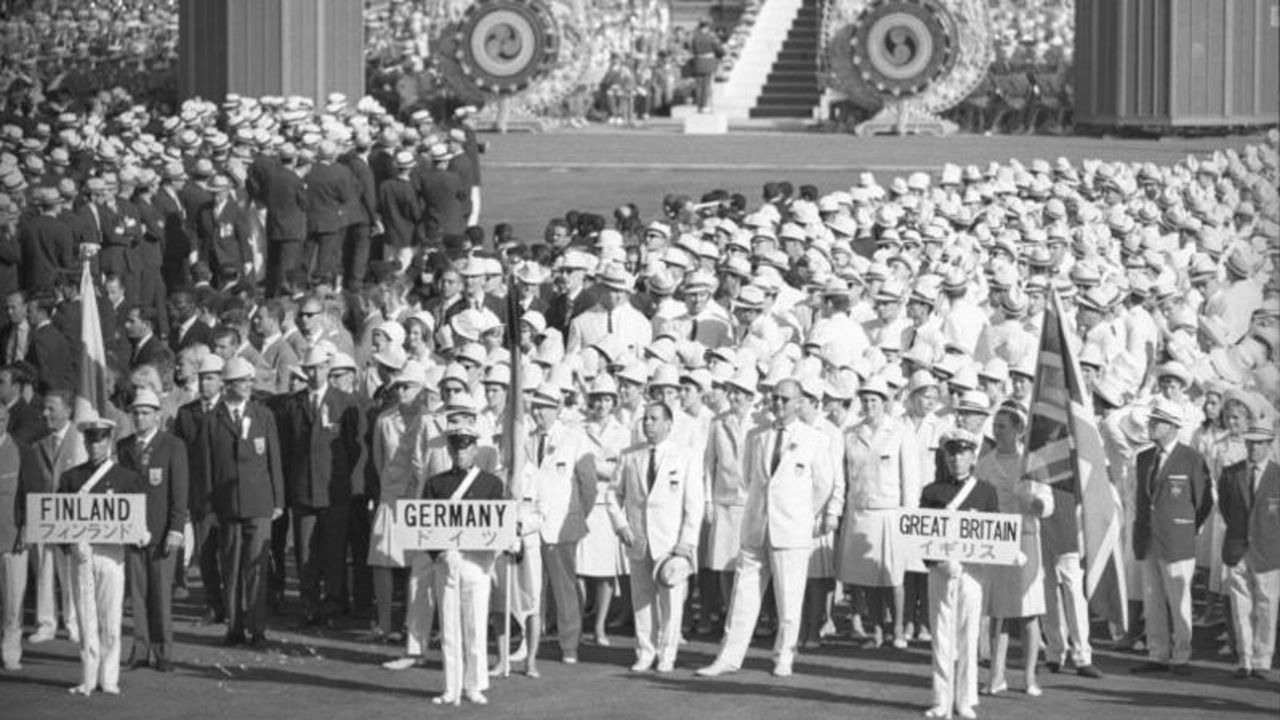 Foto: Bundesarchiv, Bild 183-C1012-0001-026 / Kohls, Ulrich / CC-BY-SA 3.0 / Die gesamtdeutsche Mannschaft 1964 in Tokio.