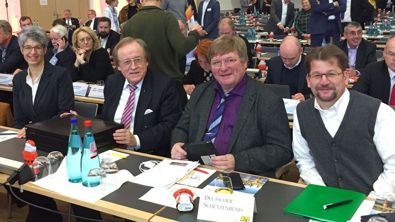 Foto: DSB / Die DSB-Delegation beim DOSB mit v.l. Tanja Frank, Hans Bröer, Gerd Hamm und Lars Bathke. Foto: DSB / Die DSB-Delegation beim DOSB mit v.l. Tanja Frank, Hans Bröer, Gerd Hamm und Lars Bathke.