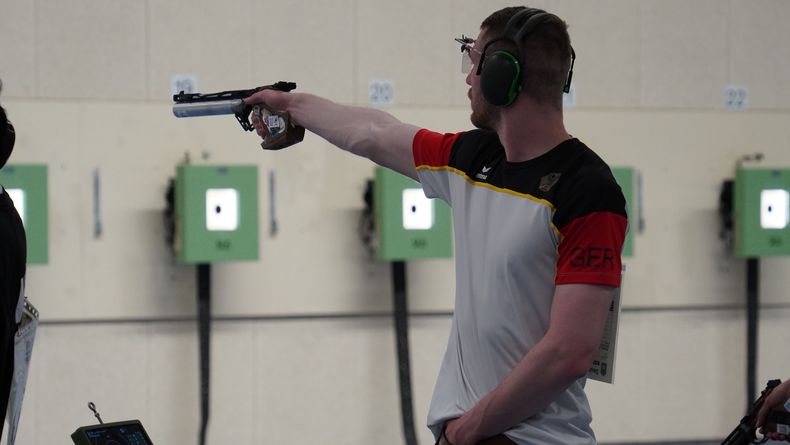 Foto: DSB / Luftpistolenschütze Andreas Köppl, Mixed Junioren-Weltmeister 2024 mit Celina Becker, strebt seine erste WM-Teilnahme bei den Erwachsenen an.