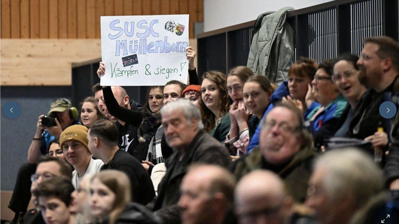 Foto: Andreas Sommer / Lautstarke Unterstützung für Müllenborn beim Sensationssieg gegen Kevealer