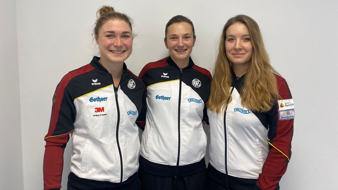 Foto: DSB / Für die Frauen qualifizieren sich Carina Wimmer, Sandra Reitz und Doreen Vennekamp (von links)