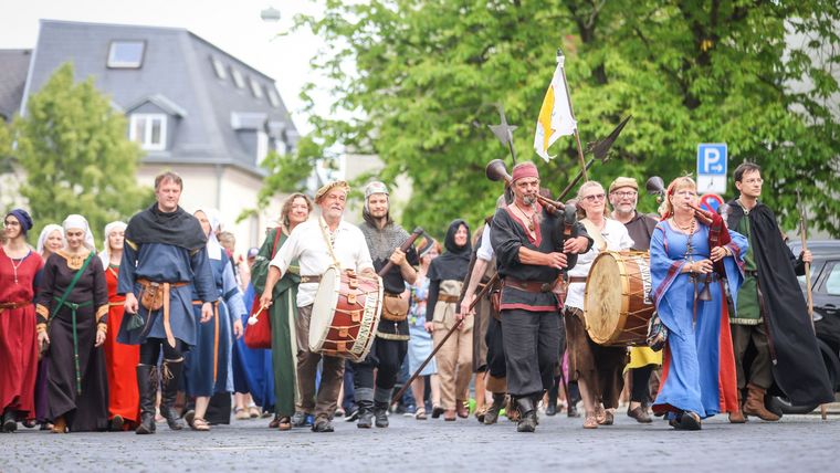 Foto: Frank Wunderatsch / Auf historischen Spuren: Der Hofer Schlappentag geht auf eine Eroberung der Stadt durch die Hussiten zurück. Heute wird mit der Hussiten-Führung im Rahmen der Feierlichkeiten des Schlappentages an die Geschehnisse im 15. Jahrhundert erinnert.