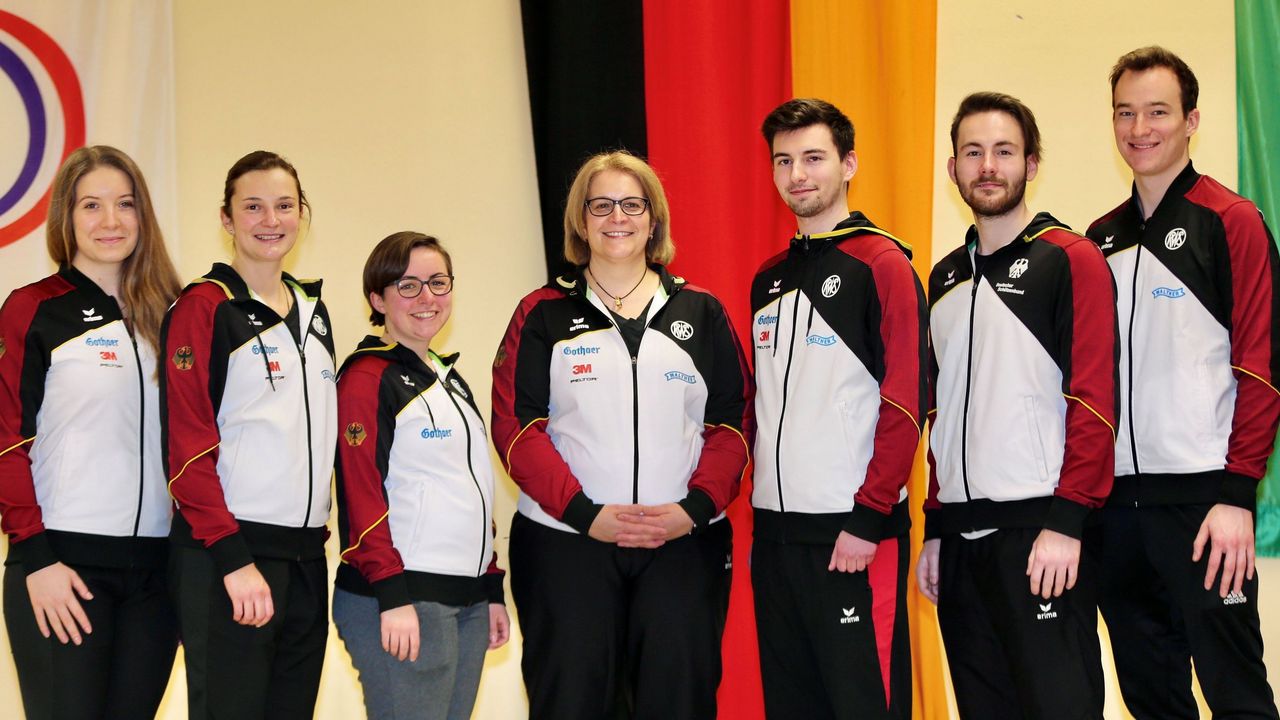 Foto: Brüssel / Das EM-Team Luftpistole der Erwachsenen v.l.: Doreen Vennekamp, Sandra Reitz, Teresa Walther, Bundestrainerin Claudia Verdicchio-Krause, Robin Walter, David Probst und Paul Fröhlich.