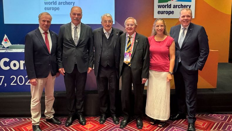 Foto: DSB / Gruppenbild mit DSB-Präsident Hans-Heinrich von Schönfels, WAE-Präsident Hakan Cakiroglu, Mario Scarzella, WAE-Ehrenvizepräsident Klaus Lindau, Sabrina Steffens und Jörg Brokamp (v.l.).