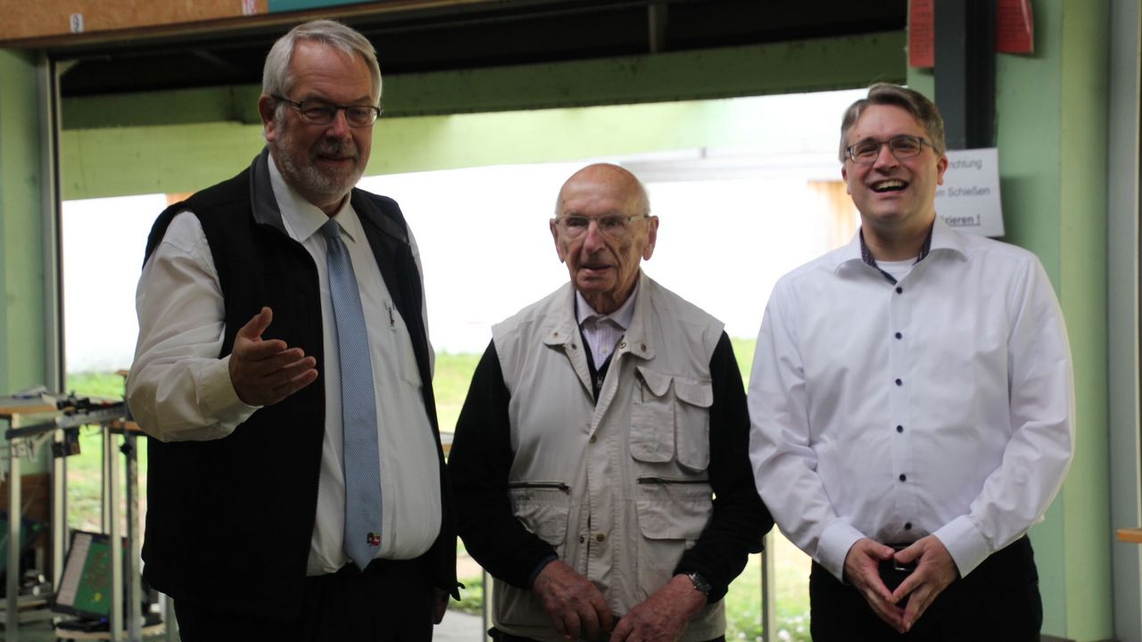 Foto: NSSV / Gerd Weydert wurde von Karsten Nesbor (rechs) und Heiko Kort begrüßt.