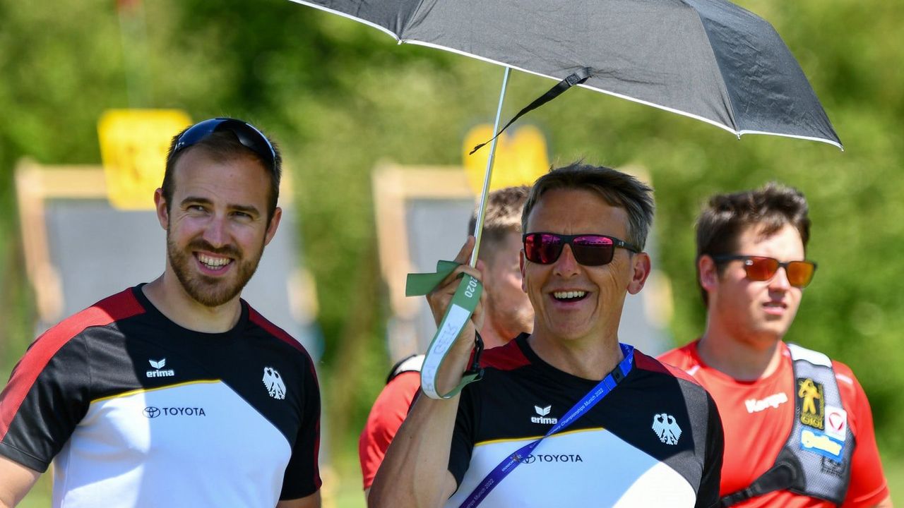 Foto: Eckhard Frerichs / Geht ganz entspannt in seine fünfte EM: Florian Unruh, hier an der Seite von Bundestrainer Oliver Haidn.