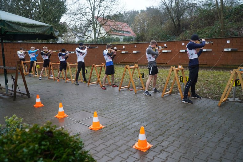 Foto Paul Böttner: Neben dem Laufen gilt es vor allem, am Schießstand fehlerfrei zu bleiben. Foto Paul Böttner: Neben dem Laufen gilt es vor allem, am Schießstand fehlerfrei zu bleiben.