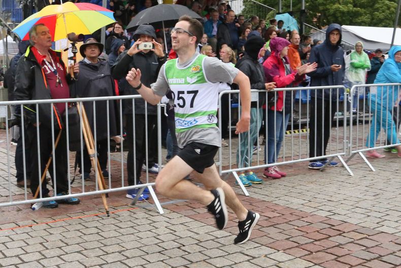 Foto: Werner Wabnitz / Schlussspurt zum Titelgewinn - Dominik Hermle siegte bei den Herren. Foto: Werner Wabnitz / Schlussspurt zum Titelgewinn - Dominik Hermle siegte bei den Herren.