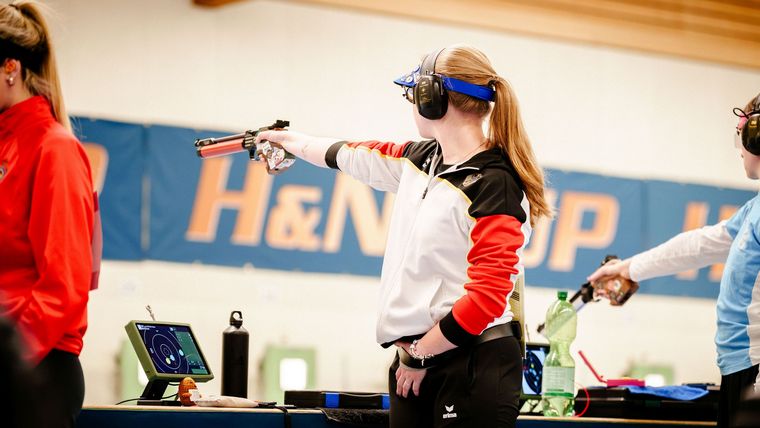 Foto: Alexframes.pl - Aleksander Wawrzynek / Aileen Pitschke will sich beim Weltcup in Kairo - dann mit der Sportpistole - im Hinblick auf die Junioren-WM in Suhl erstmals mit der internationalen Konkurrenz messen.