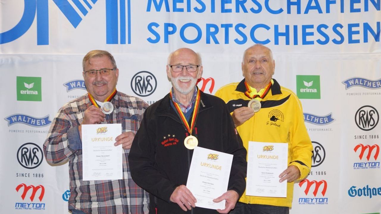 Foto: Philipp Schulz / v.l.: Dieter Neuendorf, Robert Korden und Gerd Grabosch hießen die Medaillengewinner bei den Senioren V.