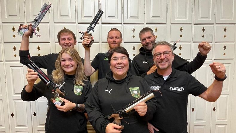Foto: Waldkirch / Jubel und Siegerfaust beim SV Waldkirch nach den zwei Siegen und nunmehr 8:4-Punkten.