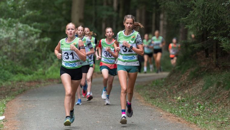 Foto: Lorenz Wagner / Bei der DM Sommerbiathlon mit dem KK-Gewehr müssen die Sportler - je nach Altersklasse und Disziplin - Laufstrecken von 2,4 bis 6 Kilometer bewältigen.