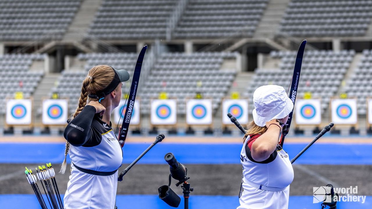 Foto: World Archery: Elina Idensen und Charline Schwarz lieferten sich ein packendes Duell, das erst im Stechen entschieden wurde.