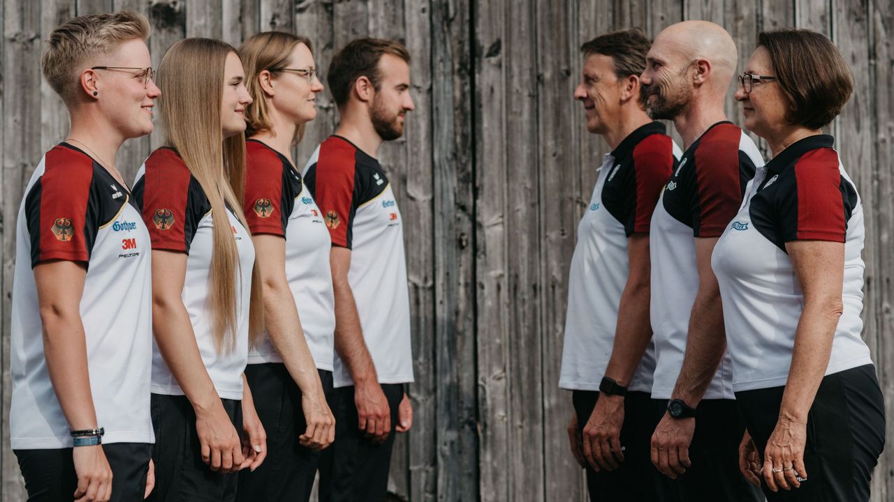 Foto: DSB / Das olympische Bogenteam mit v.l. Michelle Kroppen, Charline Schwarz, Lisa Unruh, Florian Unruh, Oliver Haidn, Marc Dellenbach und Natalia Butuzova holt sich den letzten Schliff in Berlin.