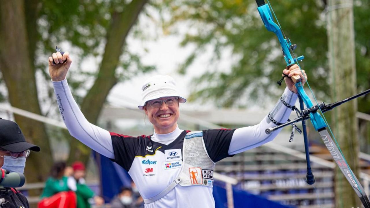 Foto: World Archery / Letztmaliger Jubel im DSB-Trikot: Lisa Unruh nach ihrem Sieg 2021 beim Weltcup-Finale in Yankton.